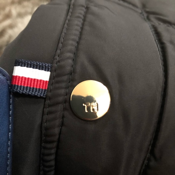 Brand New Tommy Hilfilger Vest - Picture 4 of 6